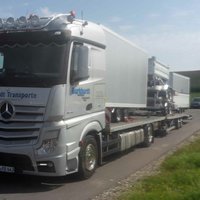 Fahrzeugtransporter mit Anhänger