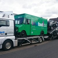 Fahrzeugtransporter mit Lkw