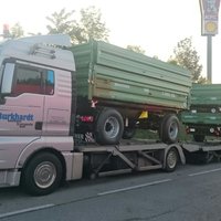 Fahrzeugtransporter mit Anhänger